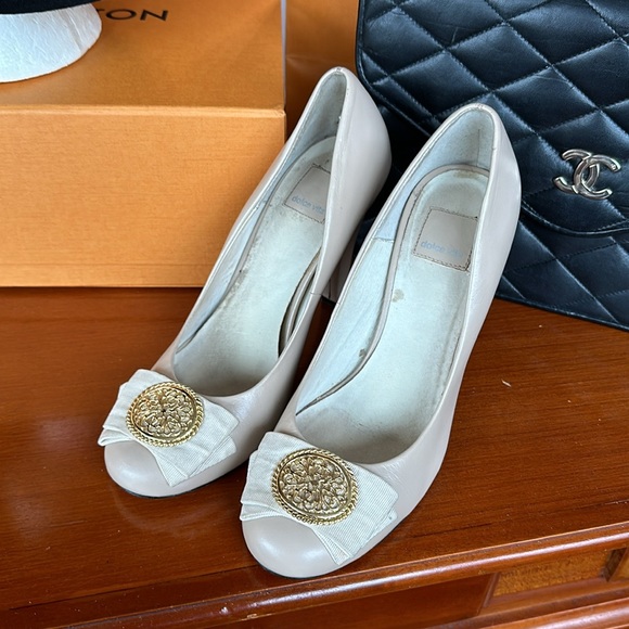 3 for $30💖 Dolce Vita Size 7.5 Leather Cream Pumps Shoes Heels Gold Buckle Bow - Picture 2 of 10